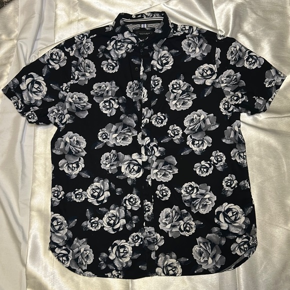 Rose Collar t-shirt - Picture 1 of 4